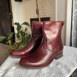 FRYE Melissa Button Zip short boots - women 7 (new)